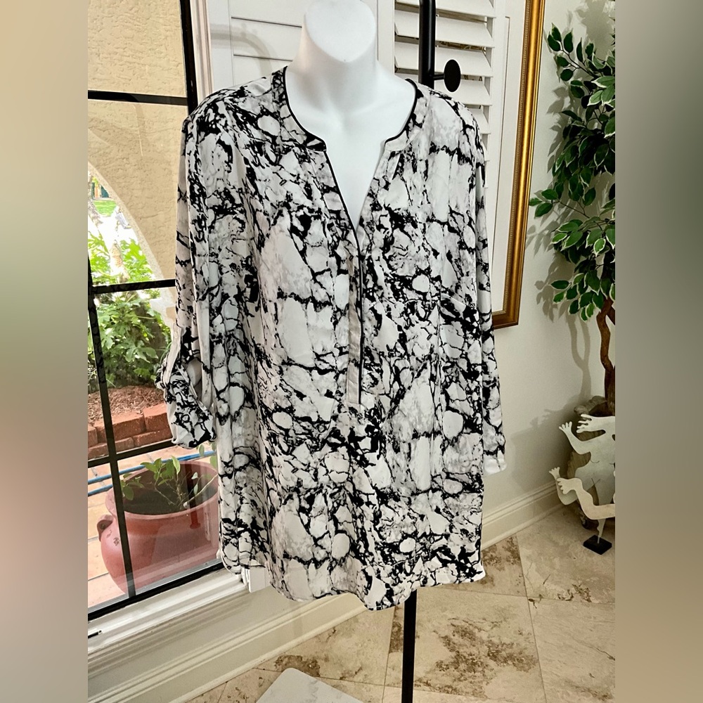 EUC CATO WOMAN Black & Grey Tunic Top V - Neck Blouse 18W - 20W